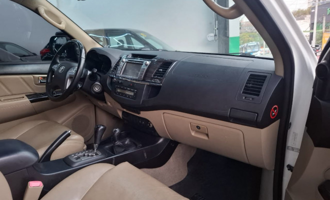 Toyota Hilux SW4 SRV D4-D 4x4 3.0 TDI Dies. Aut 2014 Diesel - 7 LUGARES-8