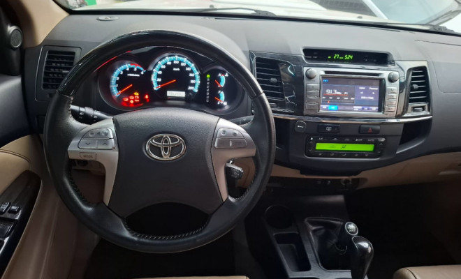 Toyota Hilux SW4 SRV D4-D 4x4 3.0 TDI Dies. Aut 2014 Diesel - 7 LUGARES-23