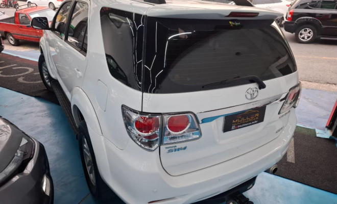 Toyota Hilux SW4 SRV D4-D 4x4 3.0 TDI Dies. Aut 2014 Diesel - 7 LUGARES-13