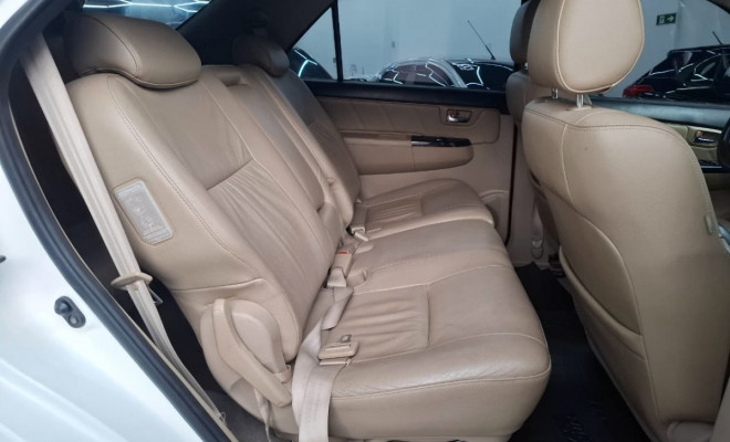 Toyota Hilux SW4 SRV D4-D 4x4 3.0 TDI Dies. Aut 2014 Diesel - 7 LUGARES-20