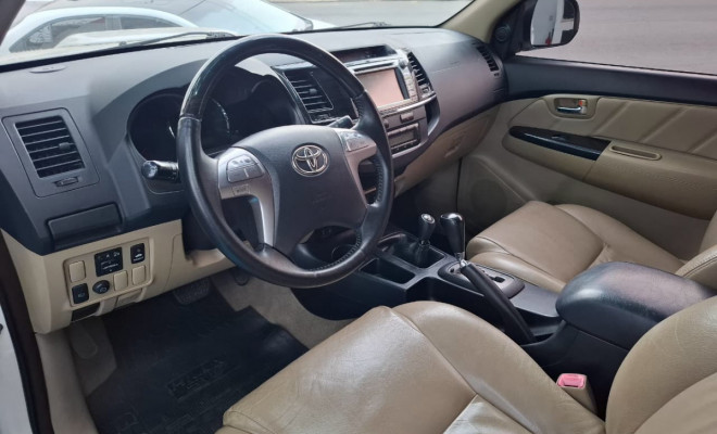 Toyota Hilux SW4 SRV D4-D 4x4 3.0 TDI Dies. Aut 2014 Diesel - 7 LUGARES-6