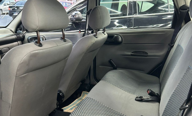 GM - Chevrolet Classic Life/LS 1.0 VHC FlexP. 4p 2010 Flex-7