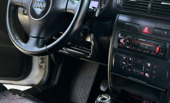 Audi A3 1.6 5p 2005 Gasolina-2