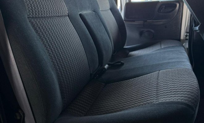 Ford Ranger XL 2.3 16v 137cv 4x2 CD Repower. 2011 Flex-12