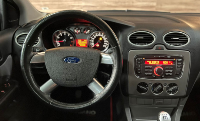 Ford Focus TITANIUM 2.0 16V Flex 5p Mec. 2013 Flex-5