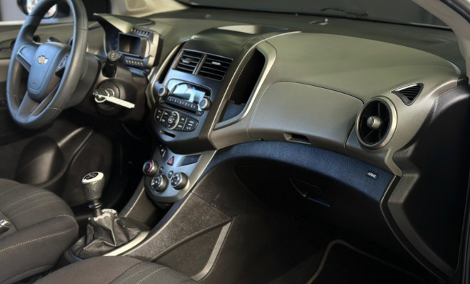 GM - Chevrolet SONIC HB LT 1.6 16V FlexPower 5p Mec. 2014 Flex-9