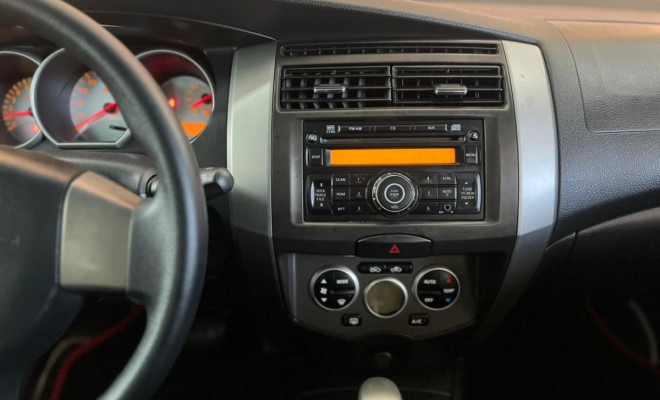 Nissan LIVINA GRAND SL 1.8 16V Flex Fuel Aut. 2013 Flex-8