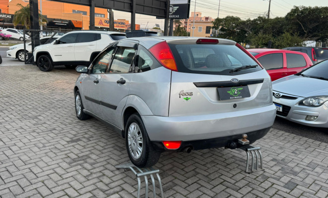 Ford Focus 1.8 16V 5p 2002 Gasolina-3