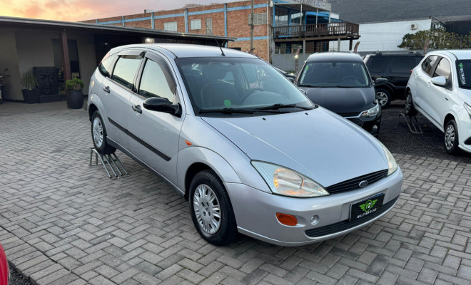 Ford Focus 1.8 16V 5p 2002 Gasolina-1