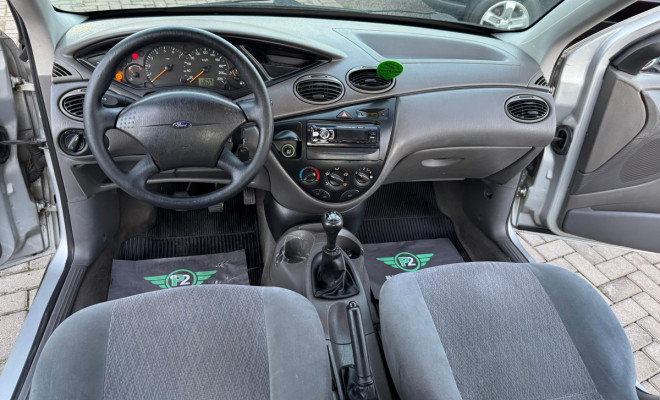 Ford Focus 1.8 16V 5p 2002 Gasolina-4