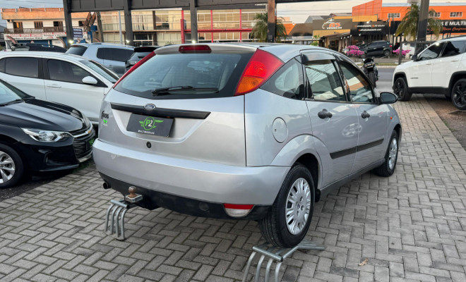 Ford Focus 1.8 16V 5p 2002 Gasolina-2