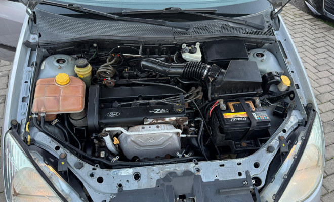 Ford Focus 1.8 16V 5p 2002 Gasolina-9