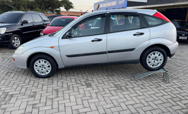 Ford Focus 1.8 16V 5p 2002 Gasolina-12
