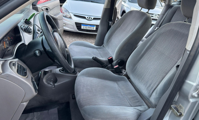Ford Focus 1.8 16V 5p 2002 Gasolina-6