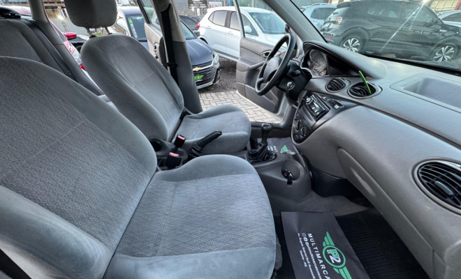 Ford Focus 1.8 16V 5p 2002 Gasolina-18
