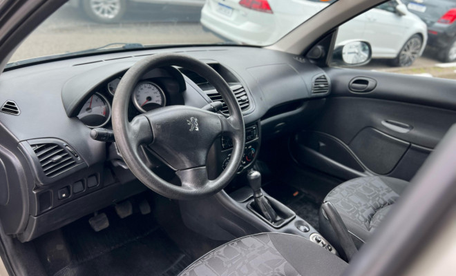 Peugeot 207 XR Sport 1.4 Flex 8V 5p 2010 Flex-7
