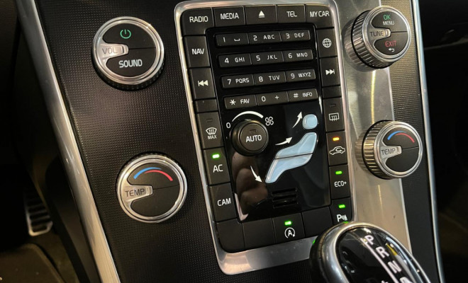 Volvo XC60 T-5 R-DESIGN 2.0 FWD Gasolina Aut. 2015-11