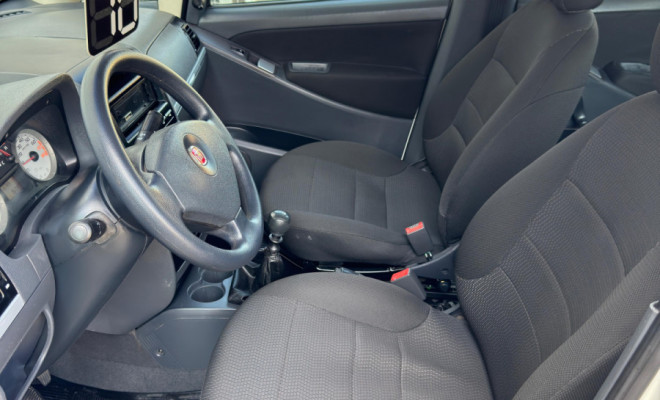 Idea ELX 1.4 2010 – Conforto, espaço e praticidade para o seu dia a dia!-7