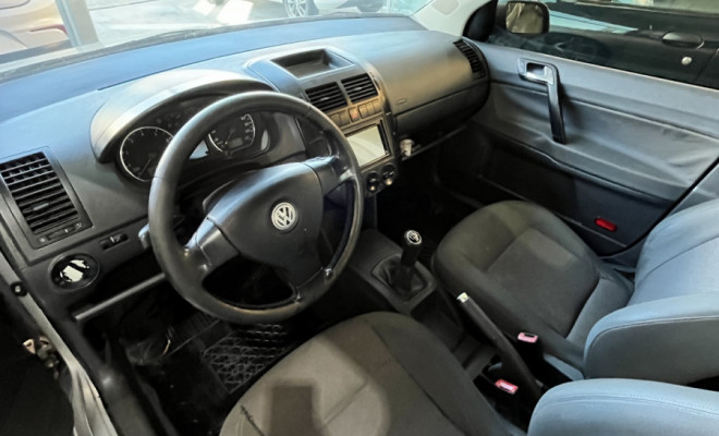 VW - VolksWagen Polo Sed./Sed. COMF. 2.0/2.0 Flex 8V 4p 2009 Flex-7