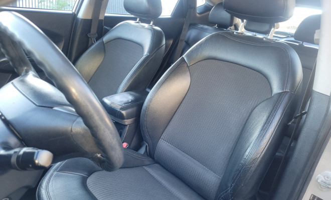 Hyundai ix35 2.0 16V 170cv 2WD/4WD Mec. 2011 Gasolina-9