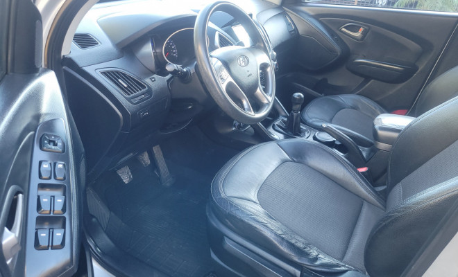Hyundai ix35 2.0 16V 170cv 2WD/4WD Mec. 2011 Gasolina-11
