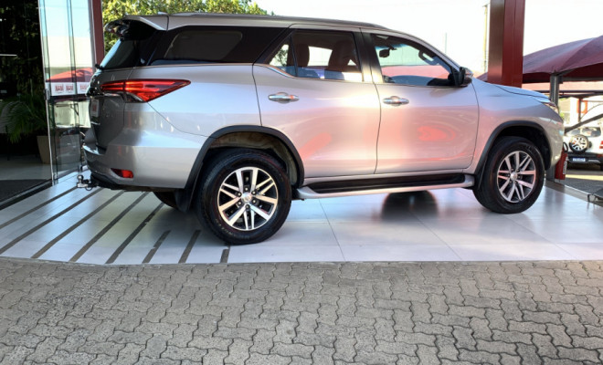 Toyota Hilux CD SRX 4x4 2.8 TDI 16V Diesel Aut. 2018 Diesel-2