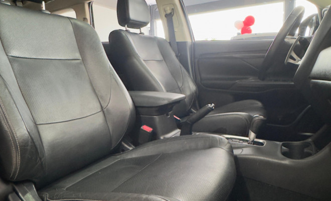 Mitsubishi OUTLANDER 2.0 16V 160cv Aut. 2016 Gasolina-9