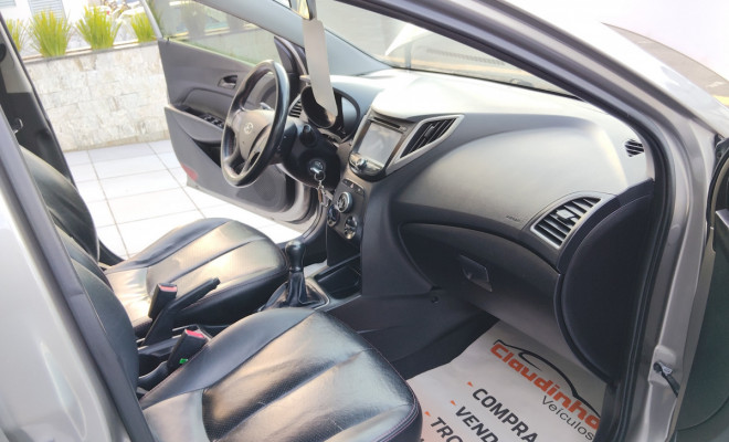 Hyundai HB20S Comfort Plus 1.0 TB Flex 12V Mec. 2017 Flex-8