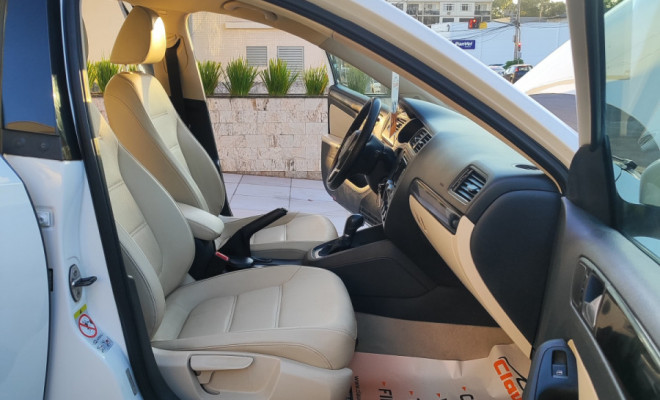 VW - VolksWagen JETTA Comfortline 2.0 T.Flex 8V 4p Tipt. 2013 Flex-7