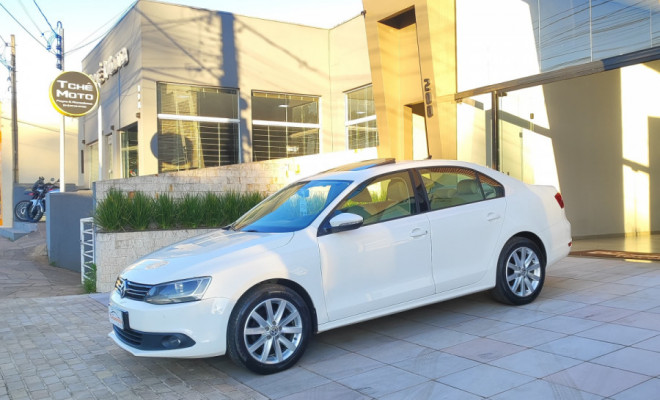 VW - VolksWagen JETTA Comfortline 2.0 T.Flex 8V 4p Tipt. 2013 Flex-0