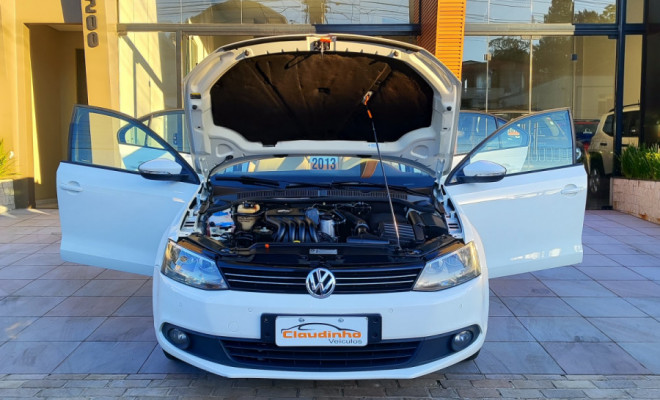VW - VolksWagen JETTA Comfortline 2.0 T.Flex 8V 4p Tipt. 2013 Flex-5