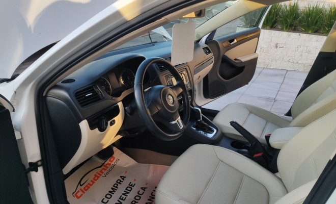VW - VolksWagen JETTA Comfortline 2.0 T.Flex 8V 4p Tipt. 2013 Flex-11