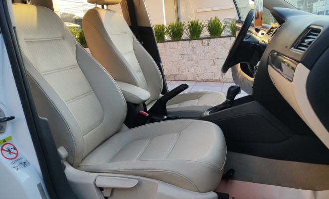 VW - VolksWagen JETTA Comfortline 2.0 T.Flex 8V 4p Tipt. 2013 Flex-9