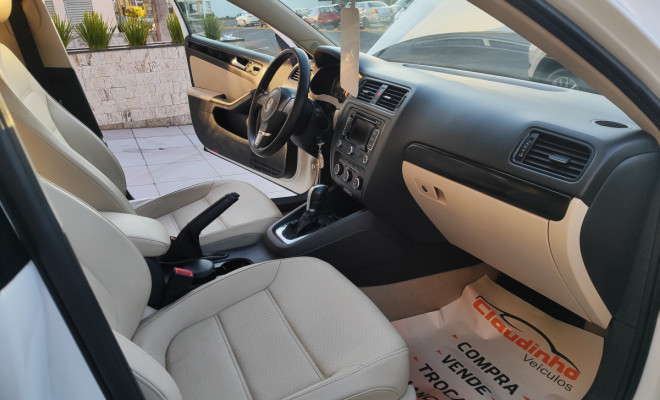 VW - VolksWagen JETTA Comfortline 2.0 T.Flex 8V 4p Tipt. 2013 Flex-8