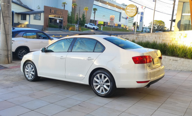 VW - VolksWagen JETTA Comfortline 2.0 T.Flex 8V 4p Tipt. 2013 Flex-2