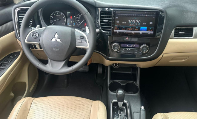 Mitsubishi OUTLANDER 3.0/ GT 3.0 V6 Aut. 2014 Gasolina-8