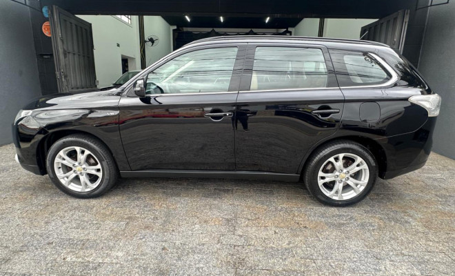 Mitsubishi OUTLANDER 3.0/ GT 3.0 V6 Aut. 2014 Gasolina-2