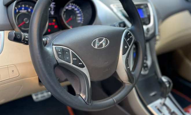 Hyundai Elantra GLS 1.8 Aut. 2013  Interior CARAMELO   C/teto solar-8