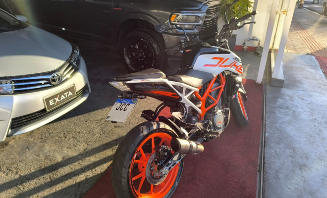 KTM DUKE 390-2