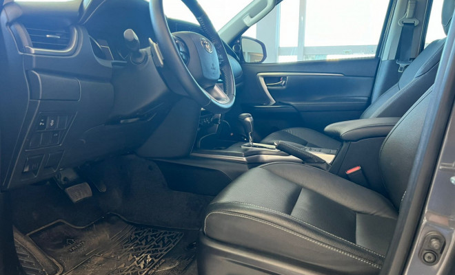 Toyota Hilux SW4 SRX 4x4 2.8 TDI 16V Dies. Aut. 2021 Diesel-12