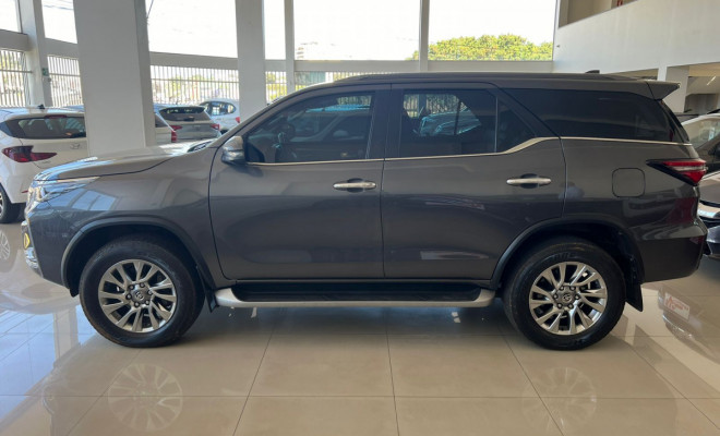 Toyota Hilux SW4 SRX 4x4 2.8 TDI 16V Dies. Aut. 2021 Diesel-6