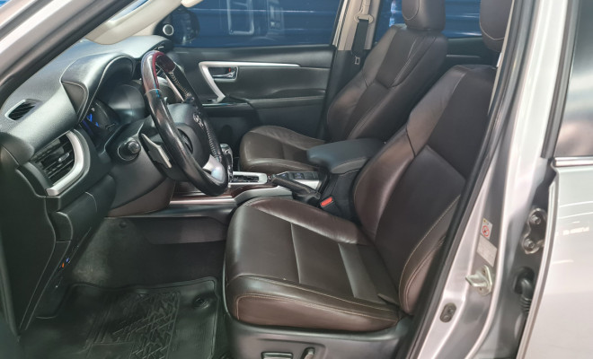Toyota Hilux SW4 SRX 4x4 2.8 TDI 16V Dies. Aut. 2019 Diesel-7