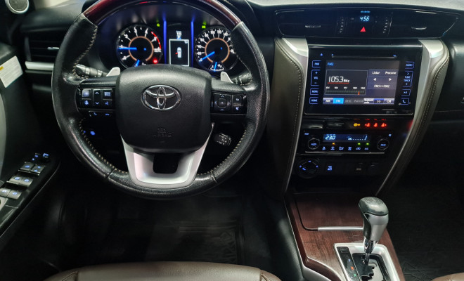 Toyota Hilux SW4 SRX 4x4 2.8 TDI 16V Dies. Aut. 2019 Diesel-2