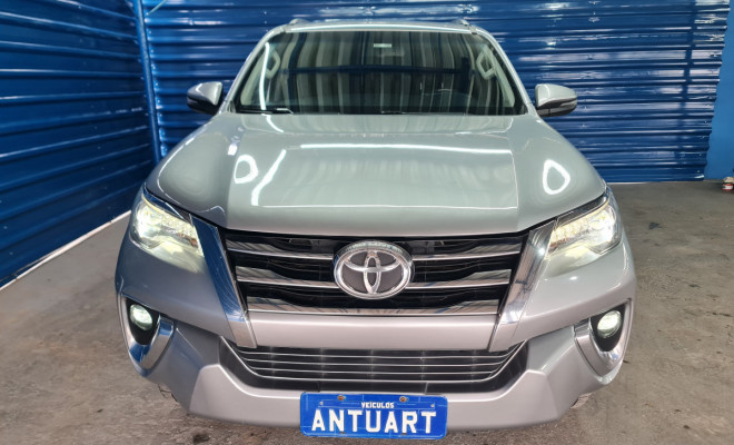 Toyota Hilux SW4 SRX 4x4 2.8 TDI 16V Dies. Aut. 2019 Diesel-4