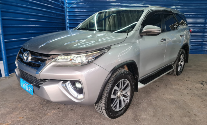 Toyota Hilux SW4 SRX 4x4 2.8 TDI 16V Dies. Aut. 2019 Diesel
