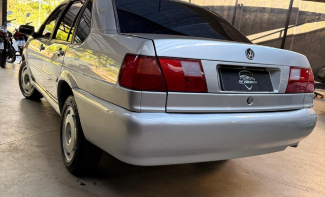 VW - VolksWagen Santana 1.8 Mi 2002 Álcool-2