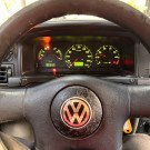 VW - VolksWagen Santana 1.8 Mi 2002 Álcool-8