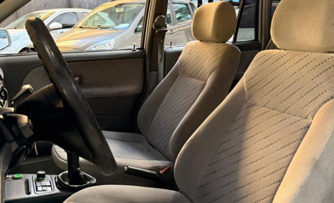 VW - VolksWagen Santana 1.8 Mi 2002 Álcool-4