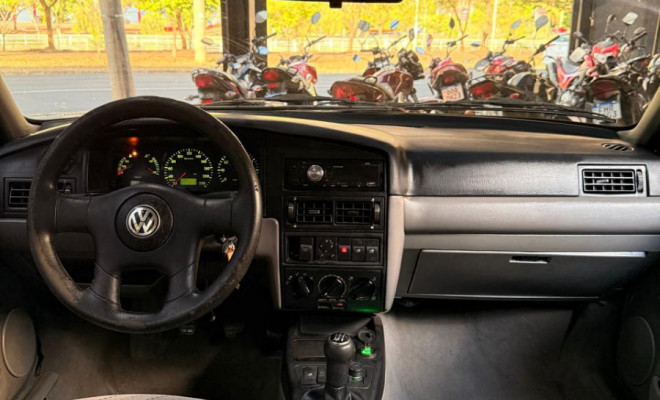 VW - VolksWagen Santana 1.8 Mi 2002 Álcool-9