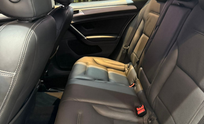 VW - VolksWagen Golf Comfortline 1.4 TSI 140cv Aut. 2015 Gasolina-9